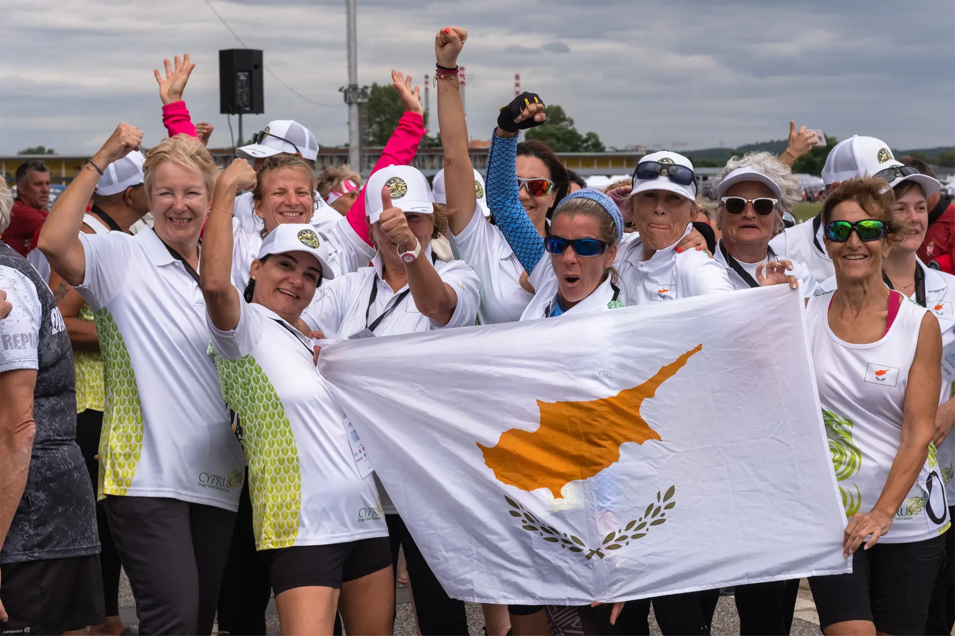 dragon boat cyprus national team group picture of female paddlers